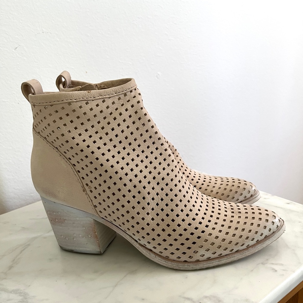 Dolce Vita Sand Suede Kenyon Perforated Nubuck Short Boots Stacked Heel